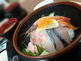 寺田モータース スタイリスト 日野和江 海鮮丼
